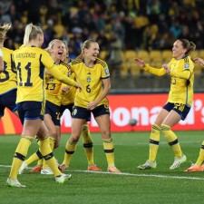 aiyouxi-瑞典团队合作出色，夺得胜利()